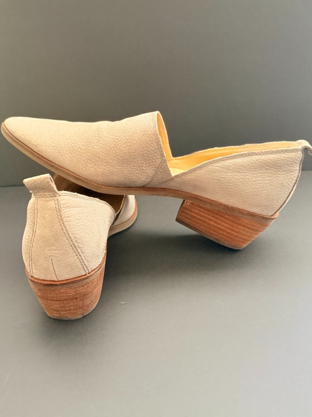 Lucky Brand Womens Morriah Shoes 8.5M Gray Khaki Leather 2 Inch Heel Slip On - Picture 5 of 8